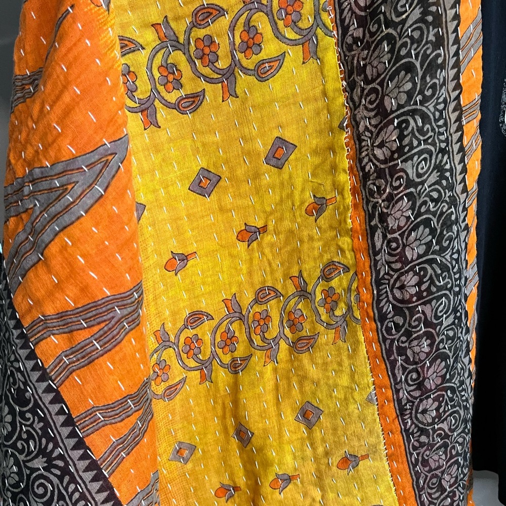 Upcycled “Sanderson Witch Museum” Hocus Pocus T-Shirt Vibrant Kantha Sleeves - Picture 4 of 5